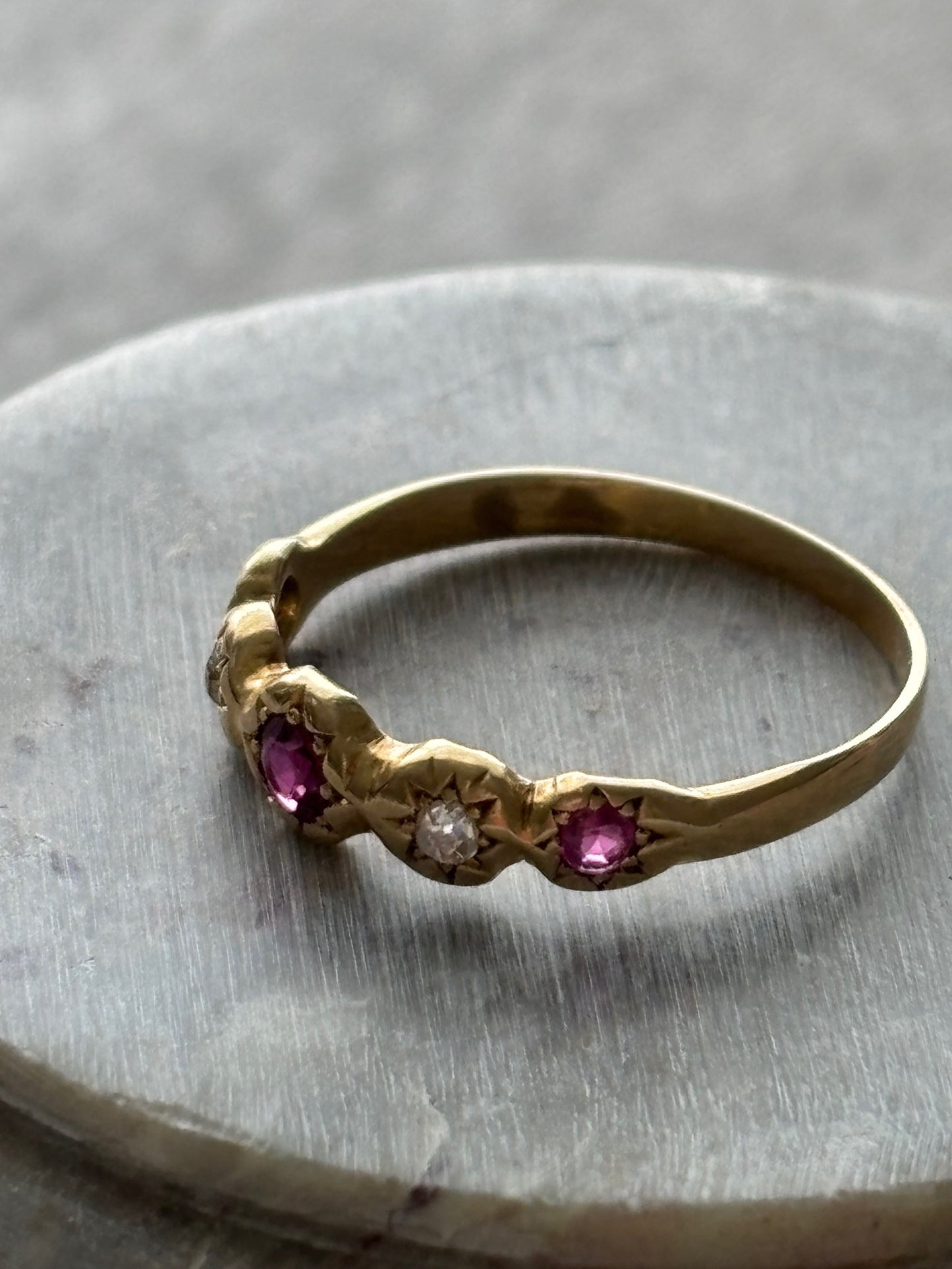 18k Gold 5 Stone Ring w Diamonds and Rubies