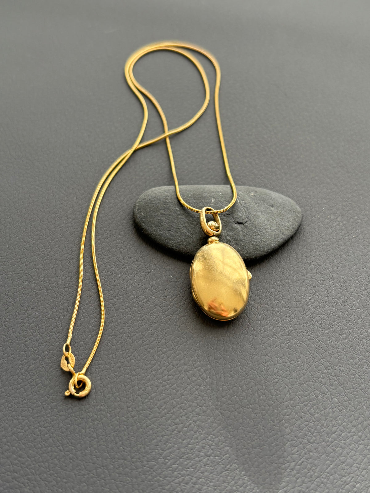 Vintage 9k Gold Oval Pendant & Snake Chain