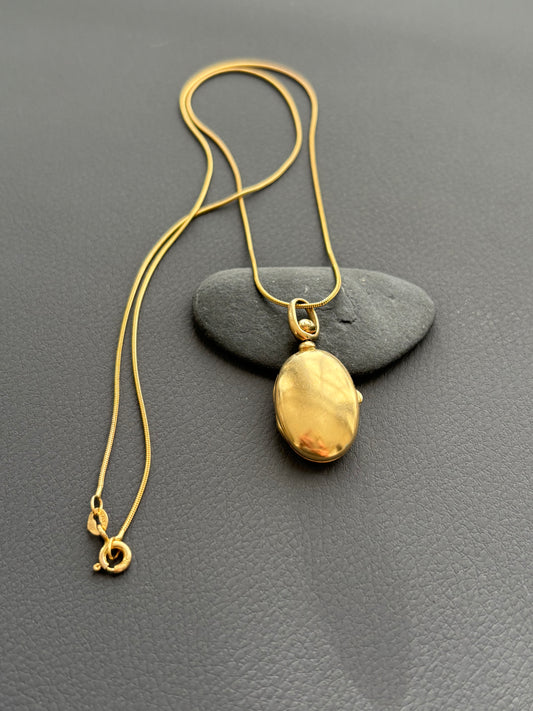Vintage 9k Gold Oval Pendant & Snake Chain