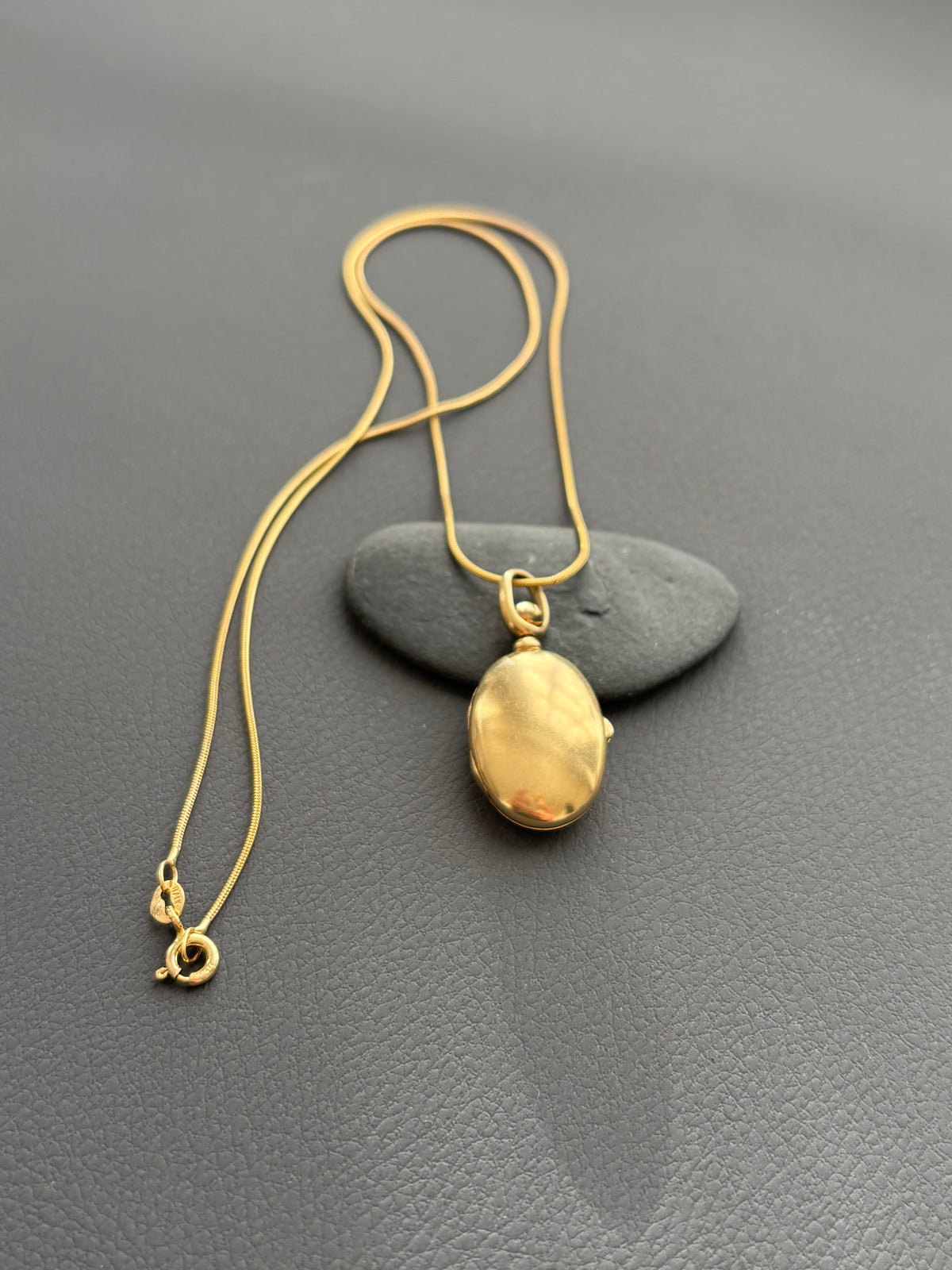 Vintage 9k Gold Oval Pendant & Snake Chain