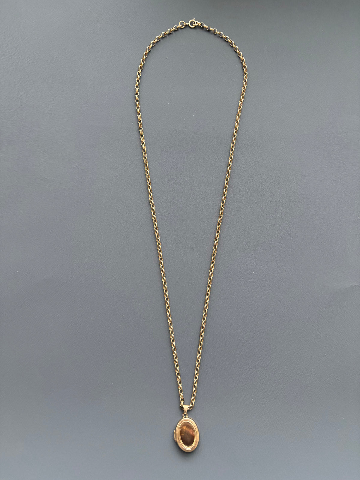 Vintage 9k Gold Oval Locket & Chain Necklace