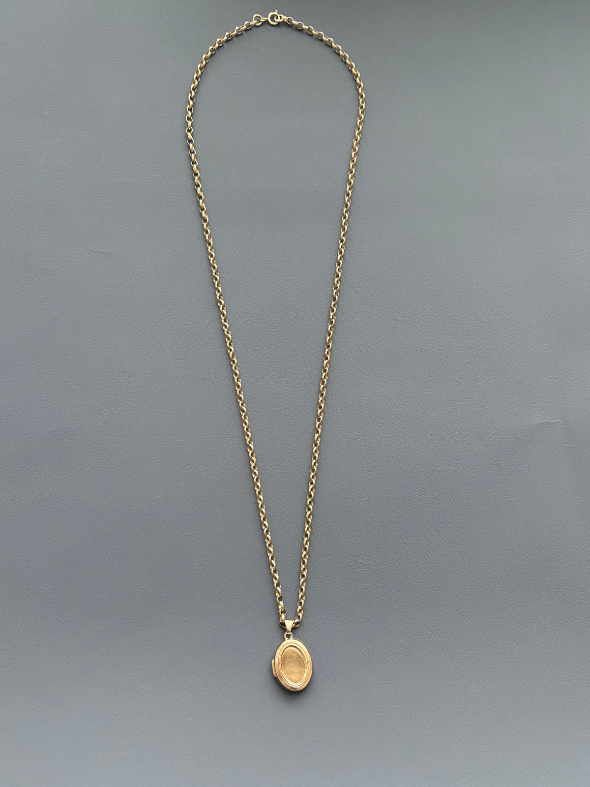 Vintage 9k Gold Oval Locket & Chain Necklace