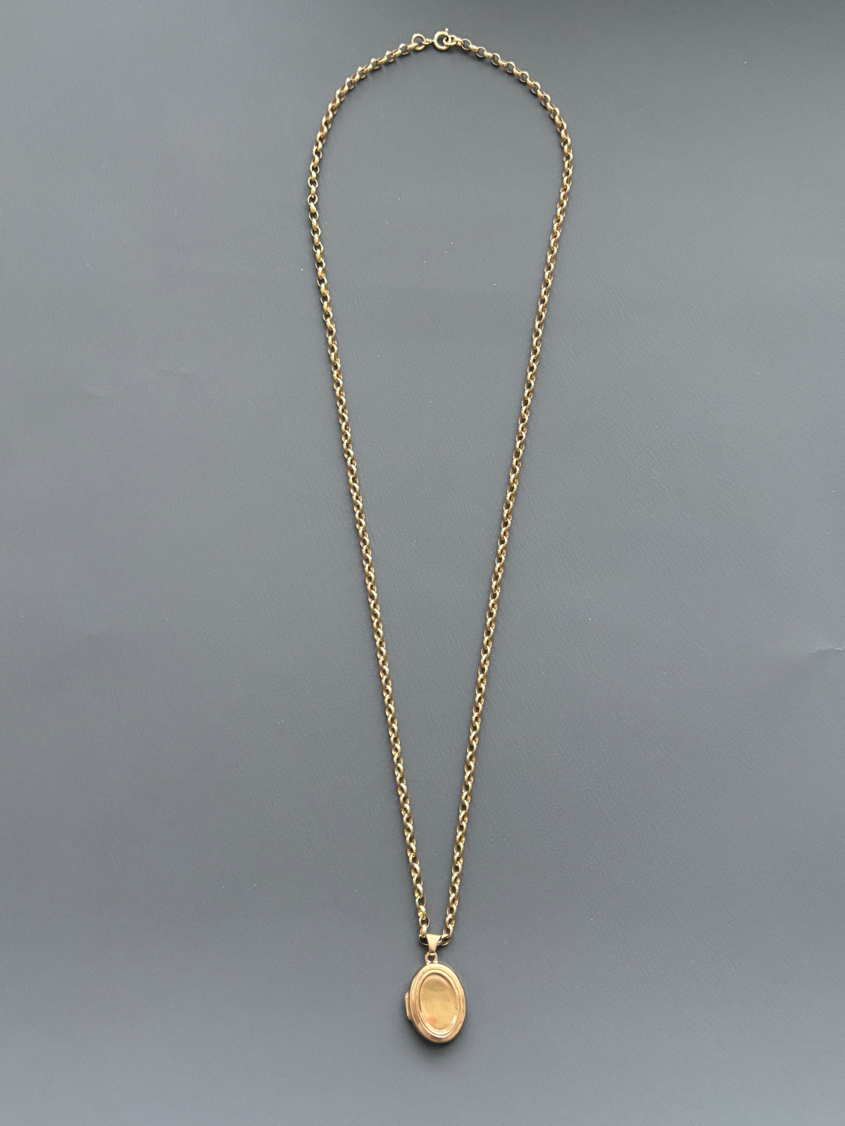 Vintage 9k Gold Oval Locket & Chain Necklace
