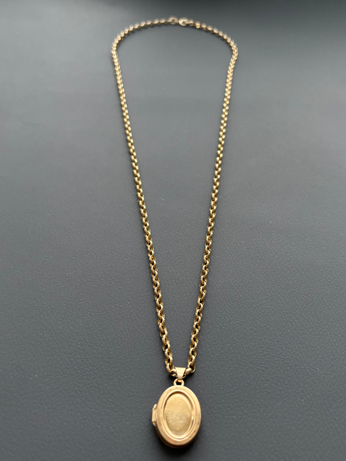 Vintage 9k Gold Oval Locket & Chain Necklace