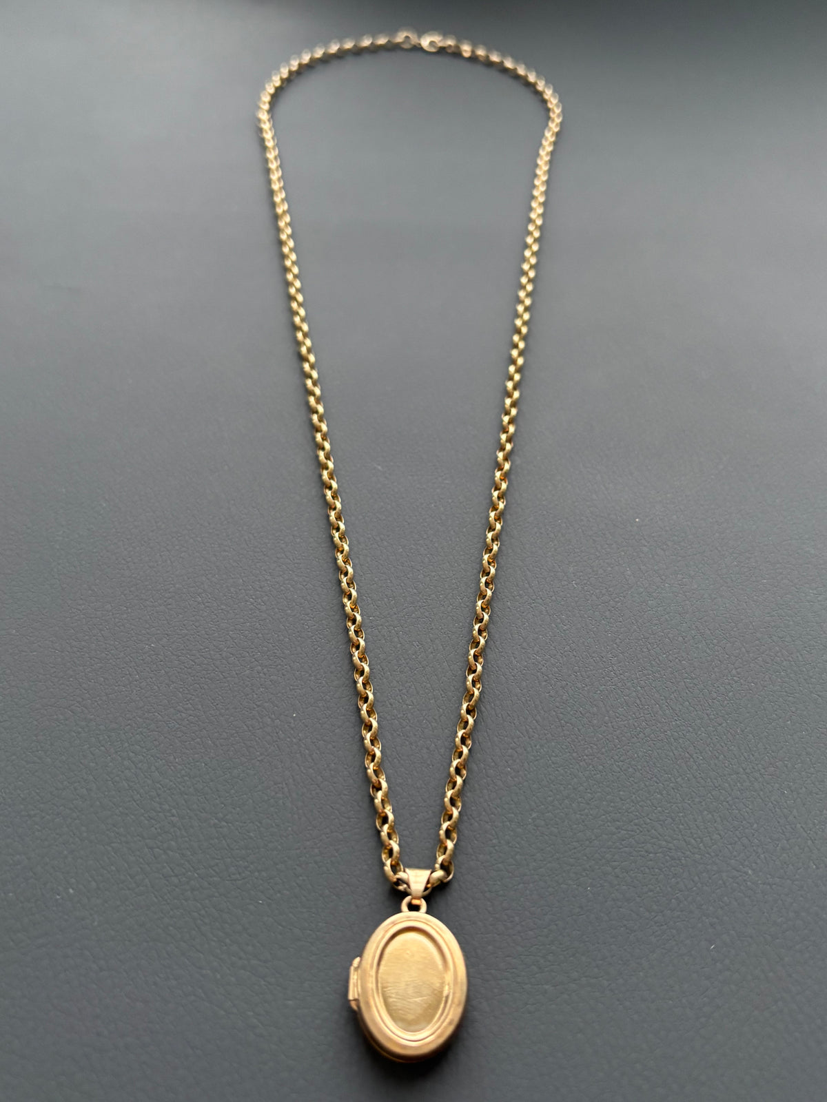 Vintage 9k Gold Oval Locket & Chain Necklace