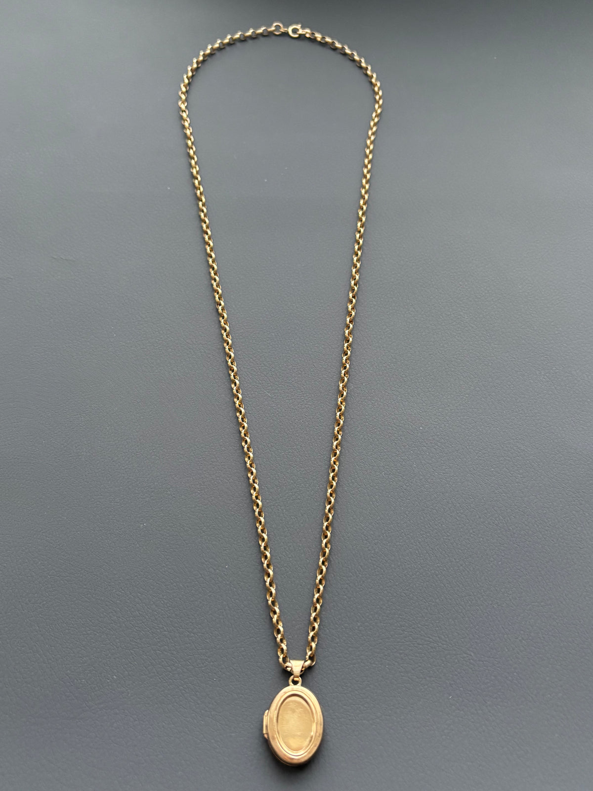 Vintage 9k Gold Oval Locket & Chain Necklace