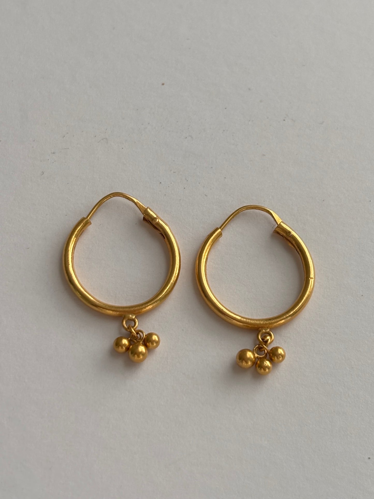 Vintage 22k Gold Hoop Earrings w Detail