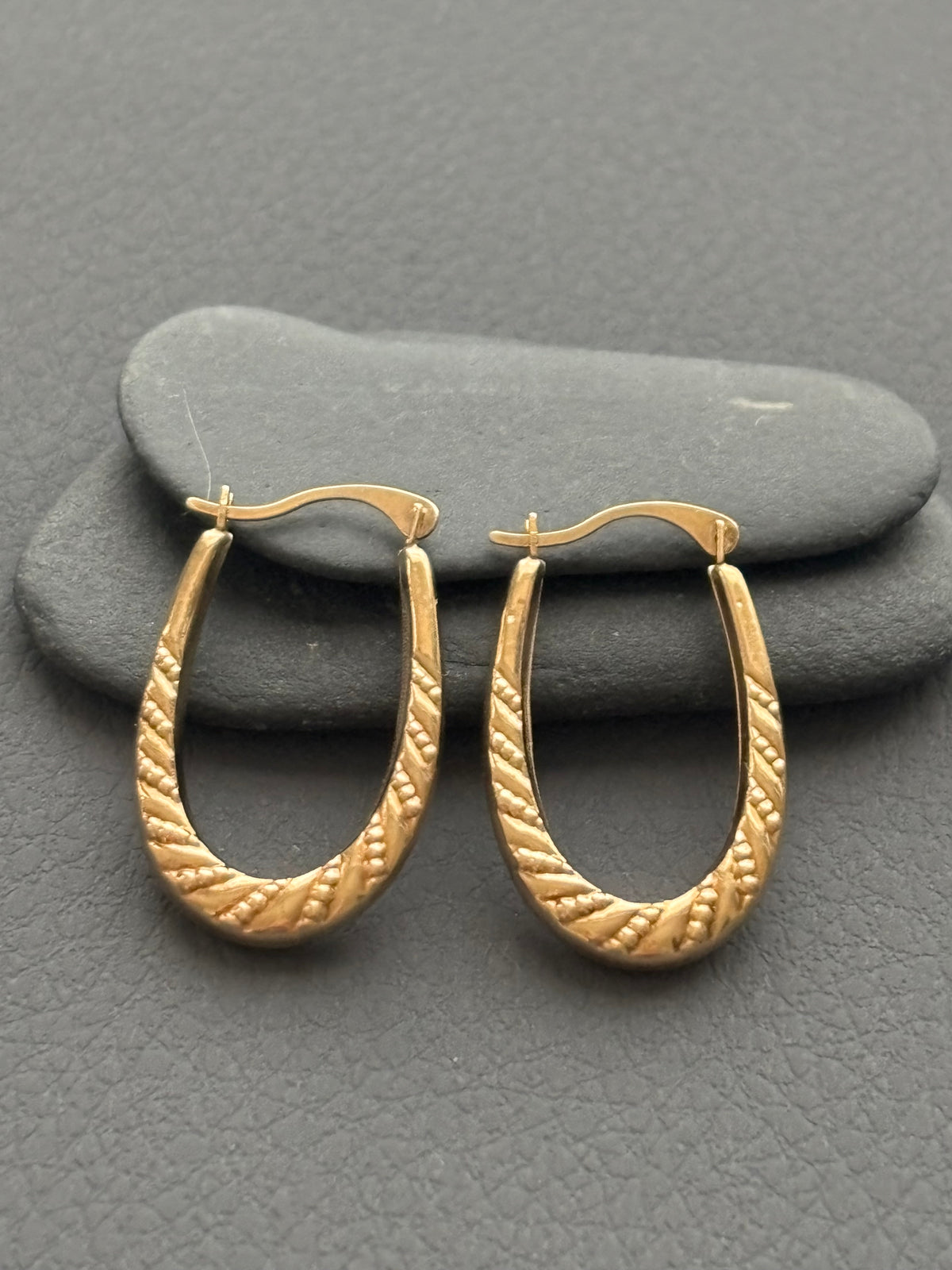 Vintage 9k Gold Textured Oval Hoop Earrings