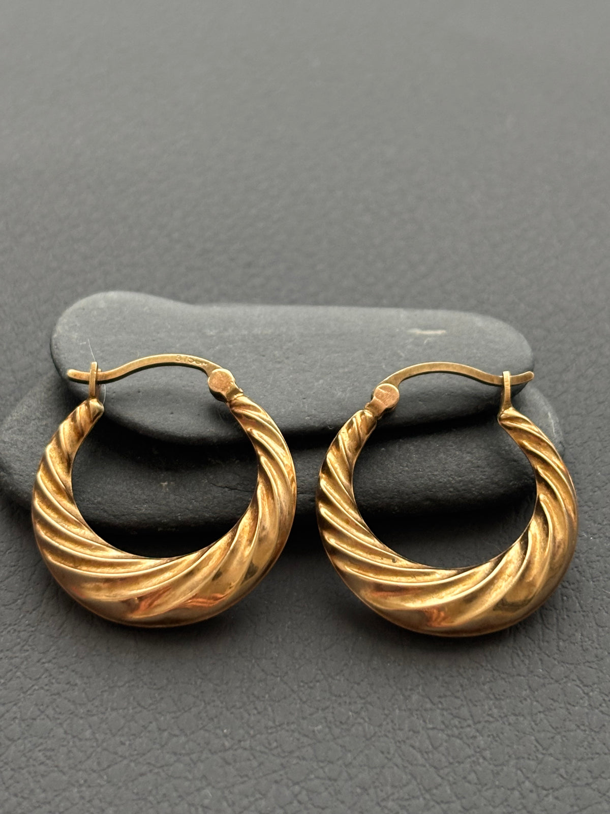 Vintage 9k Gold Sculptural Twist Hoop Earrings
