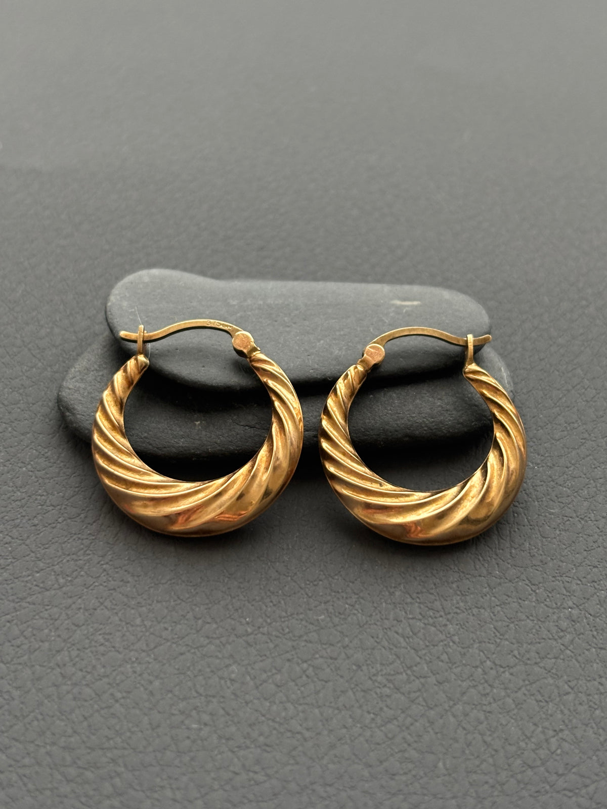 Vintage 9k Gold Sculptural Twist Hoop Earrings