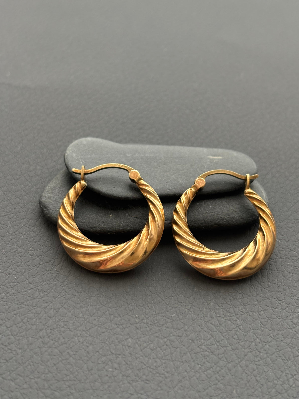 Vintage 9k Gold Sculptural Twist Hoop Earrings