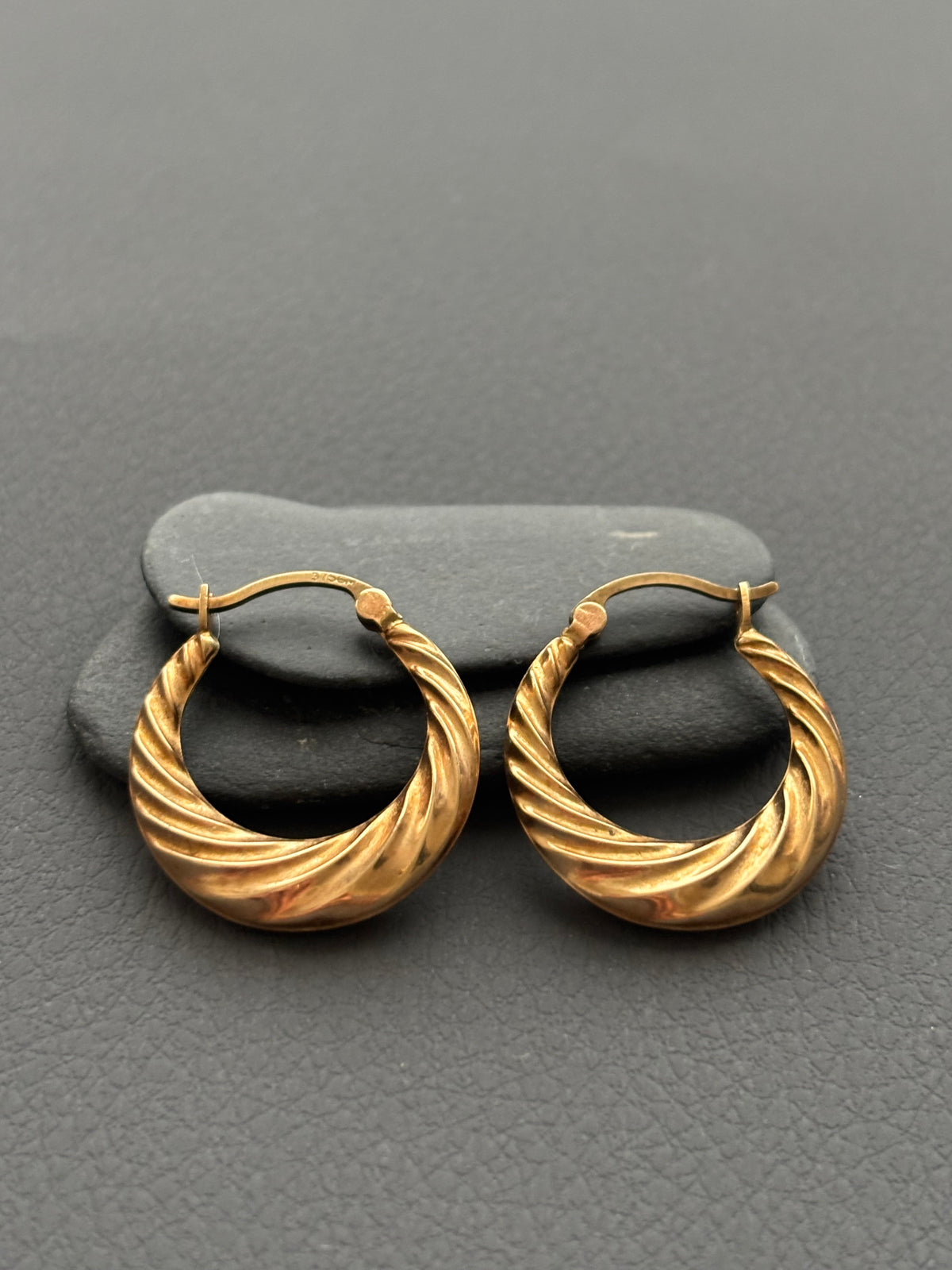 Vintage 9k Gold Sculptural Twist Hoop Earrings