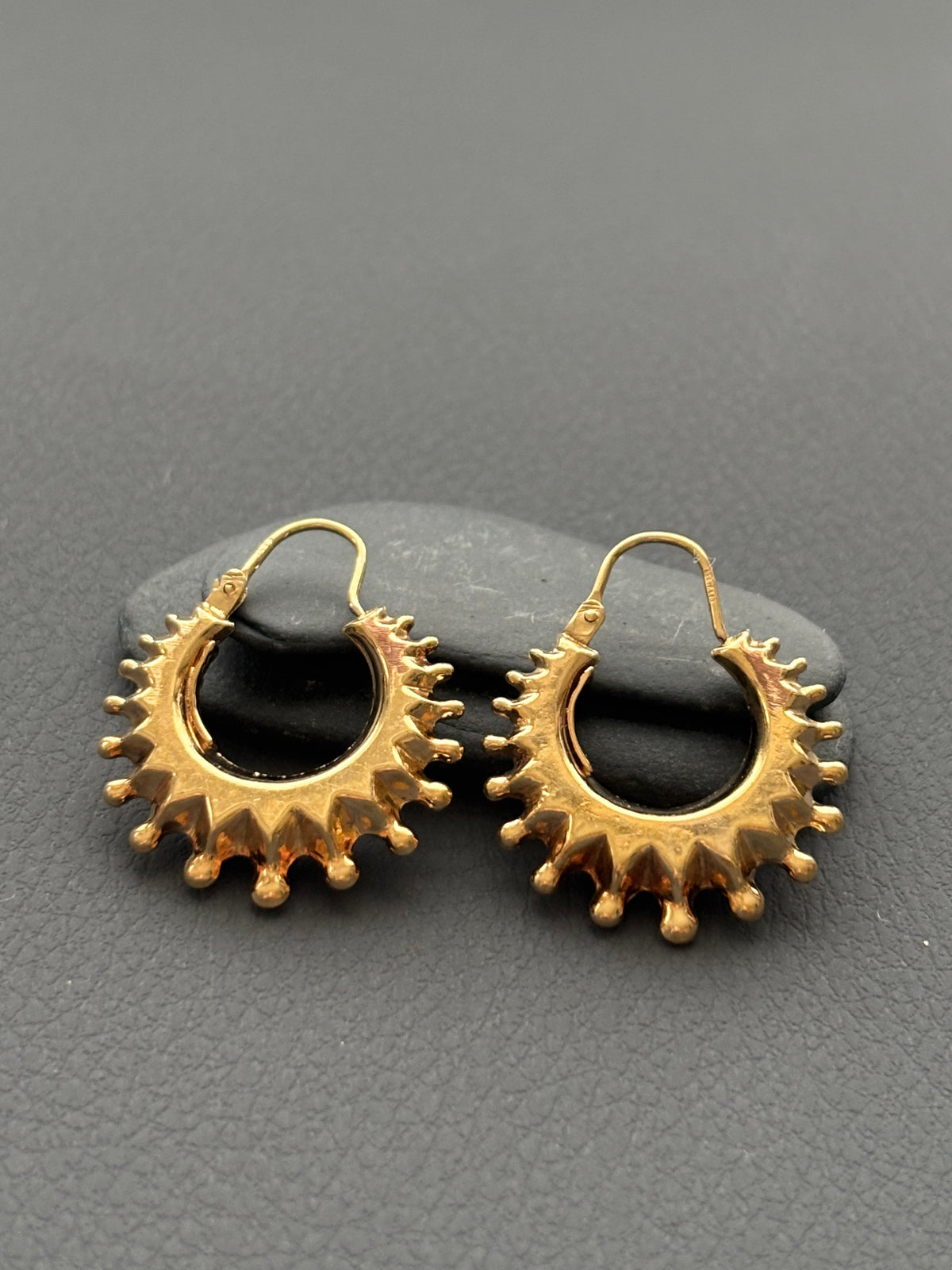 Vintage 9k Gold Sunburst Hoop Earrings