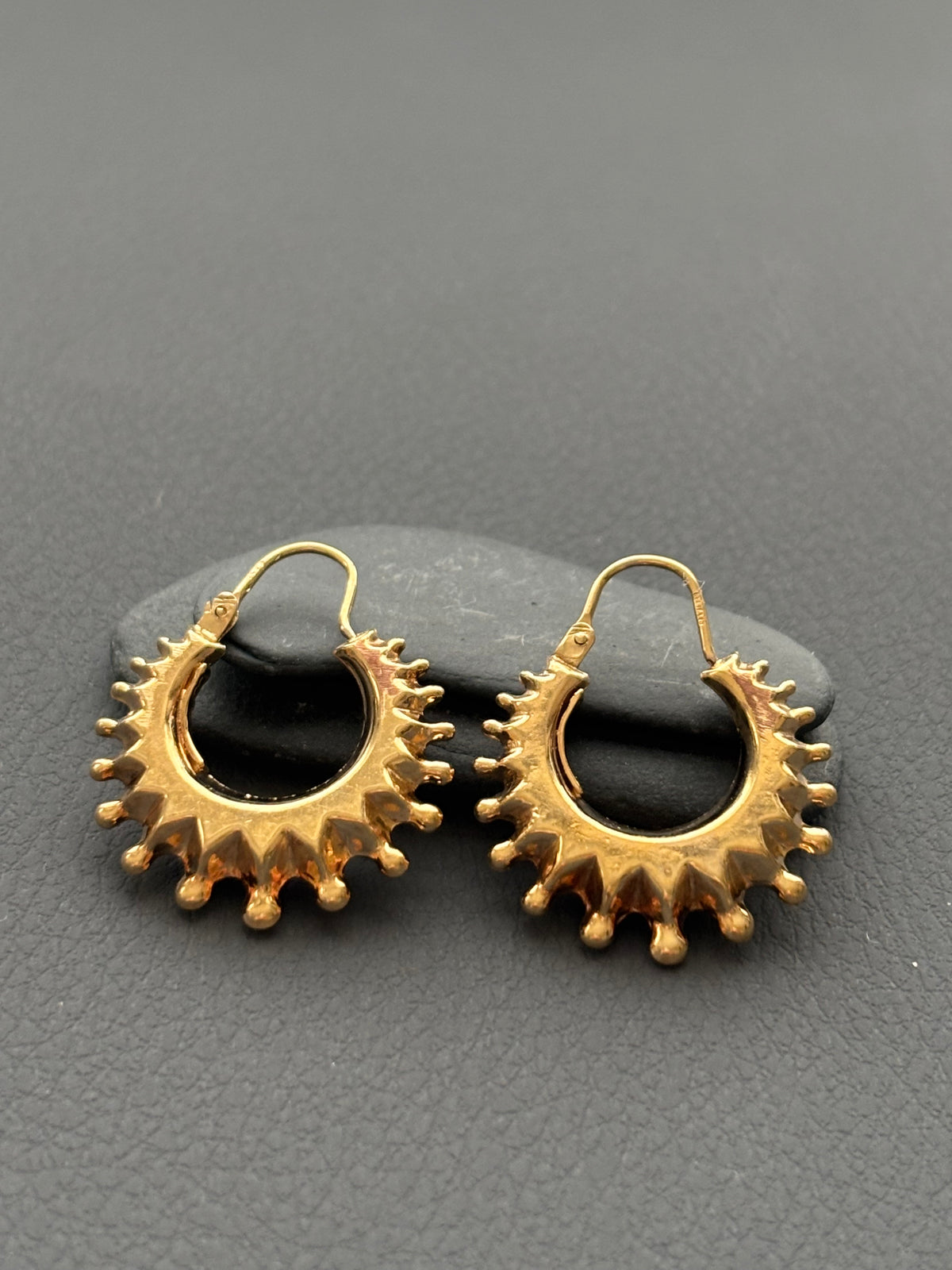 Vintage 9k Gold Sunburst Hoop Earrings