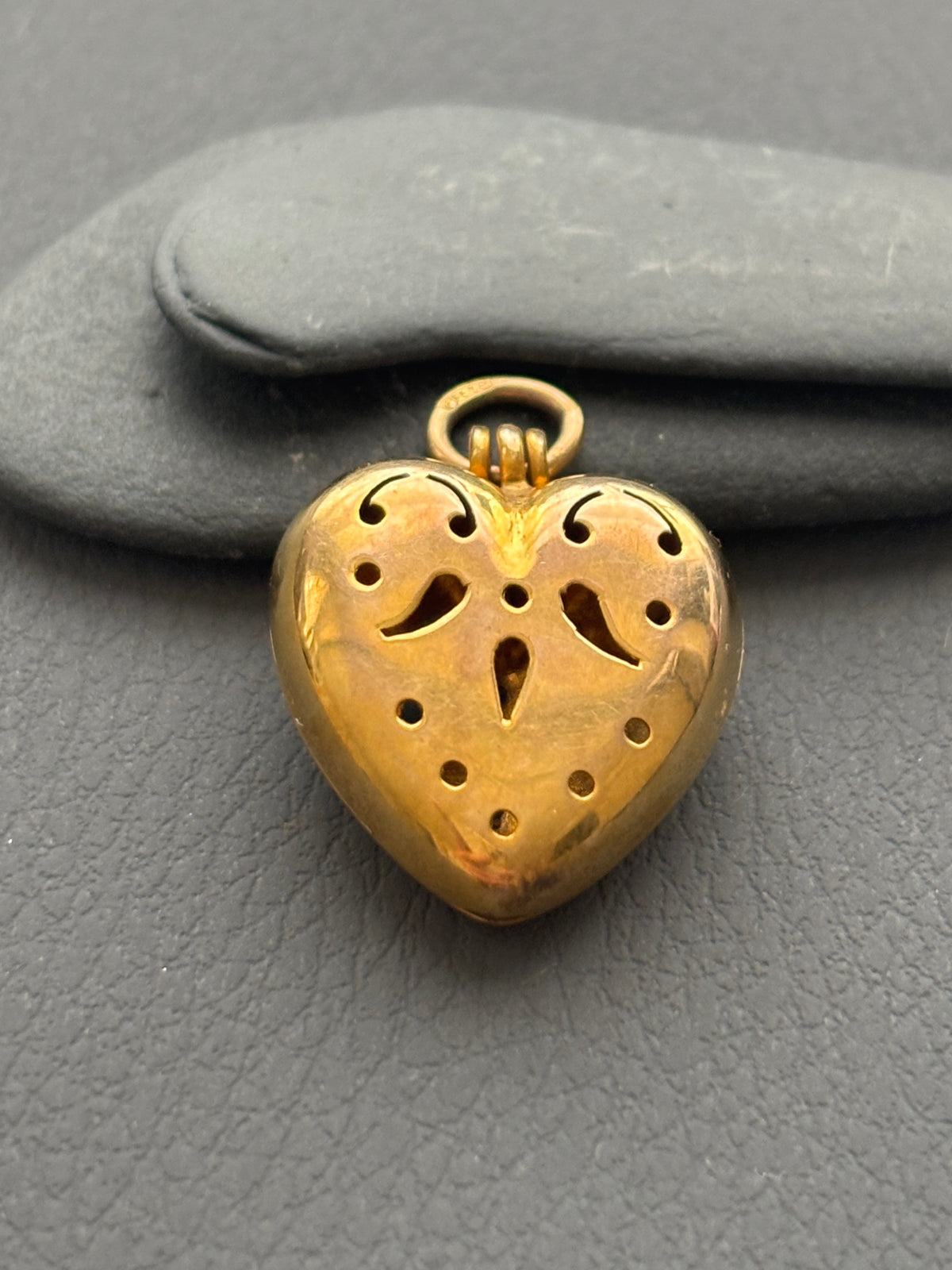 Vintage 9k Gold Pierced Heart Locket Charm