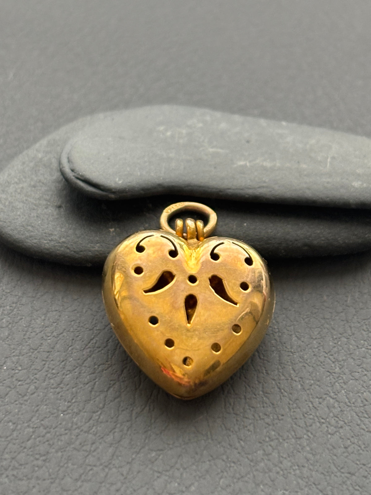Vintage 9k Gold Pierced Heart Locket Charm