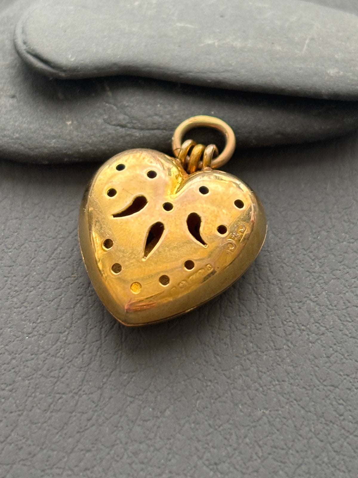 Vintage 9k Gold Pierced Heart Locket Charm