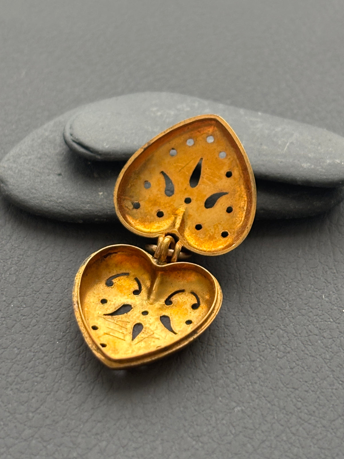 Vintage 9k Gold Pierced Heart Locket Charm