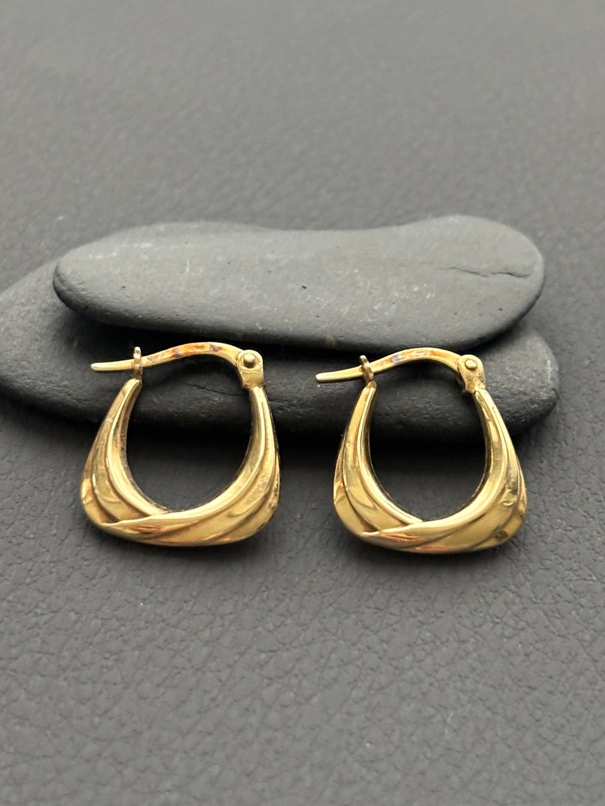 Vintage 9k Gold Sculptural Hoop Earrings