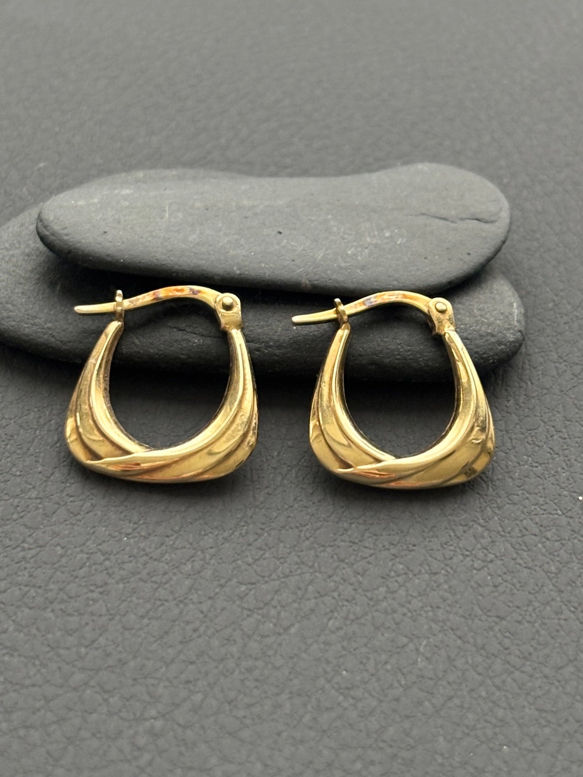 Vintage 9k Gold Sculptural Hoop Earrings