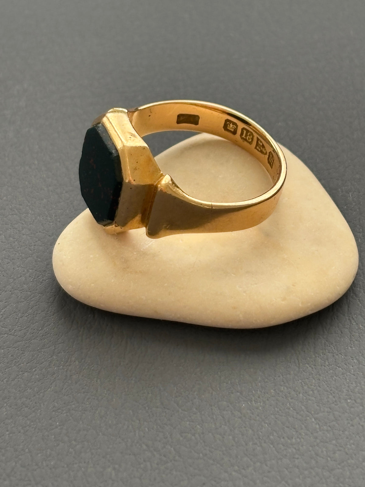 Antique Victorian 18k Gold Bloodstone Signet Ring