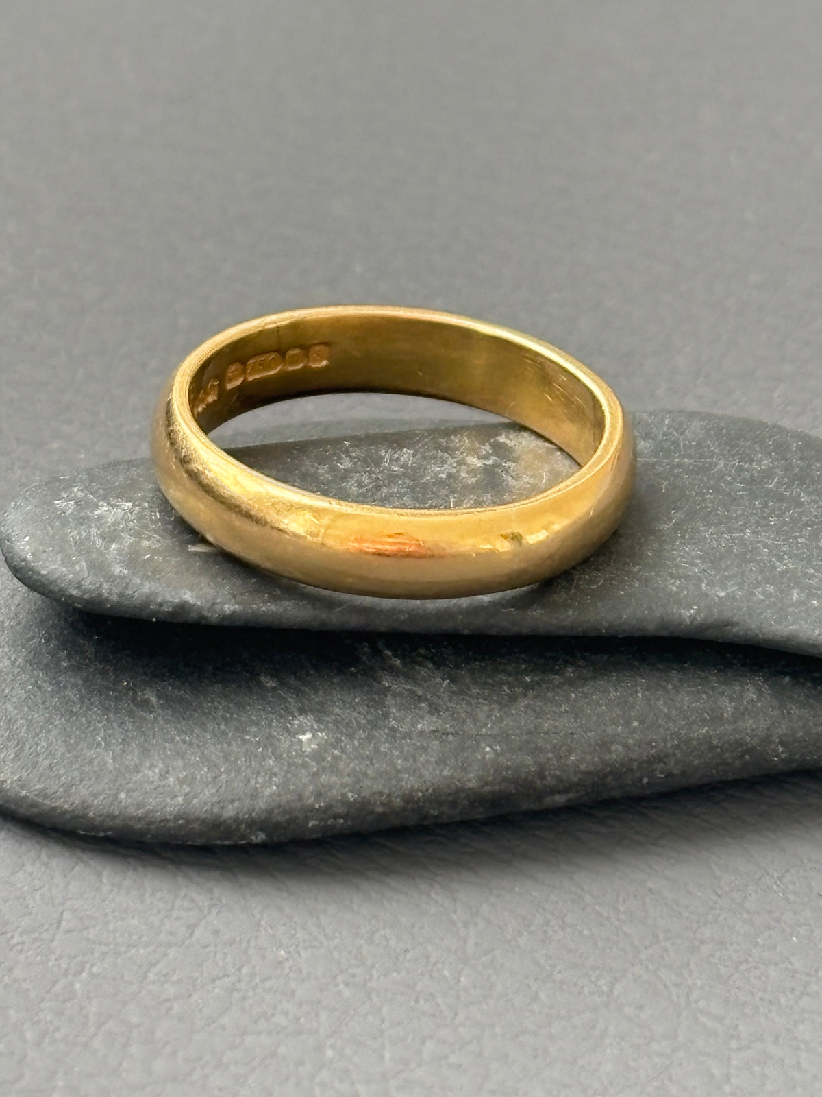 Vintage  18k Gold Band Ring