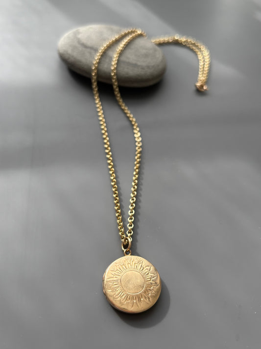 Vintage 9k Gold Sun Pendant / Locket on 9k Gold Belcher Chain