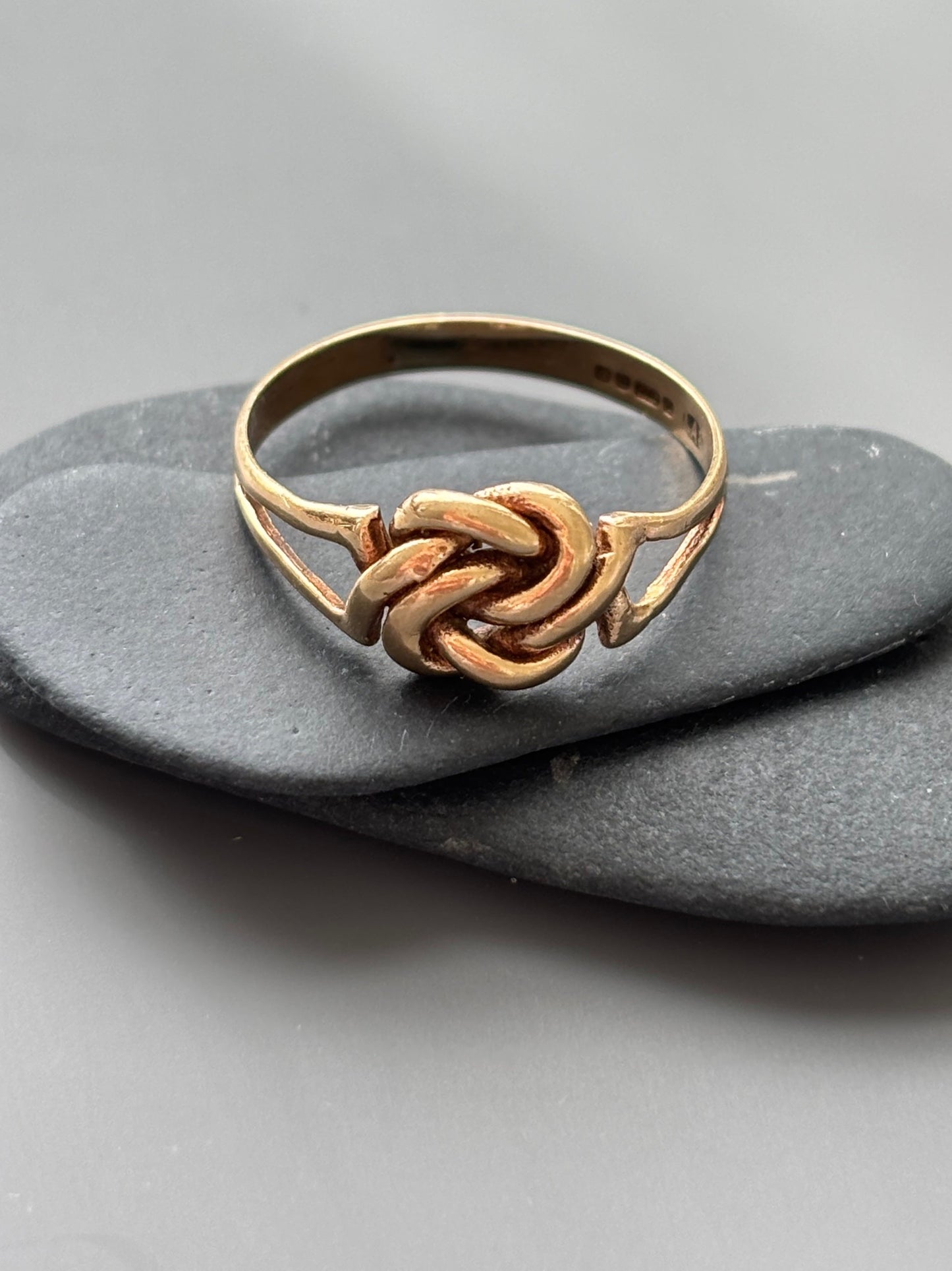 Vintage 9k Gold Celtic Knot / Lover's Knot Ring