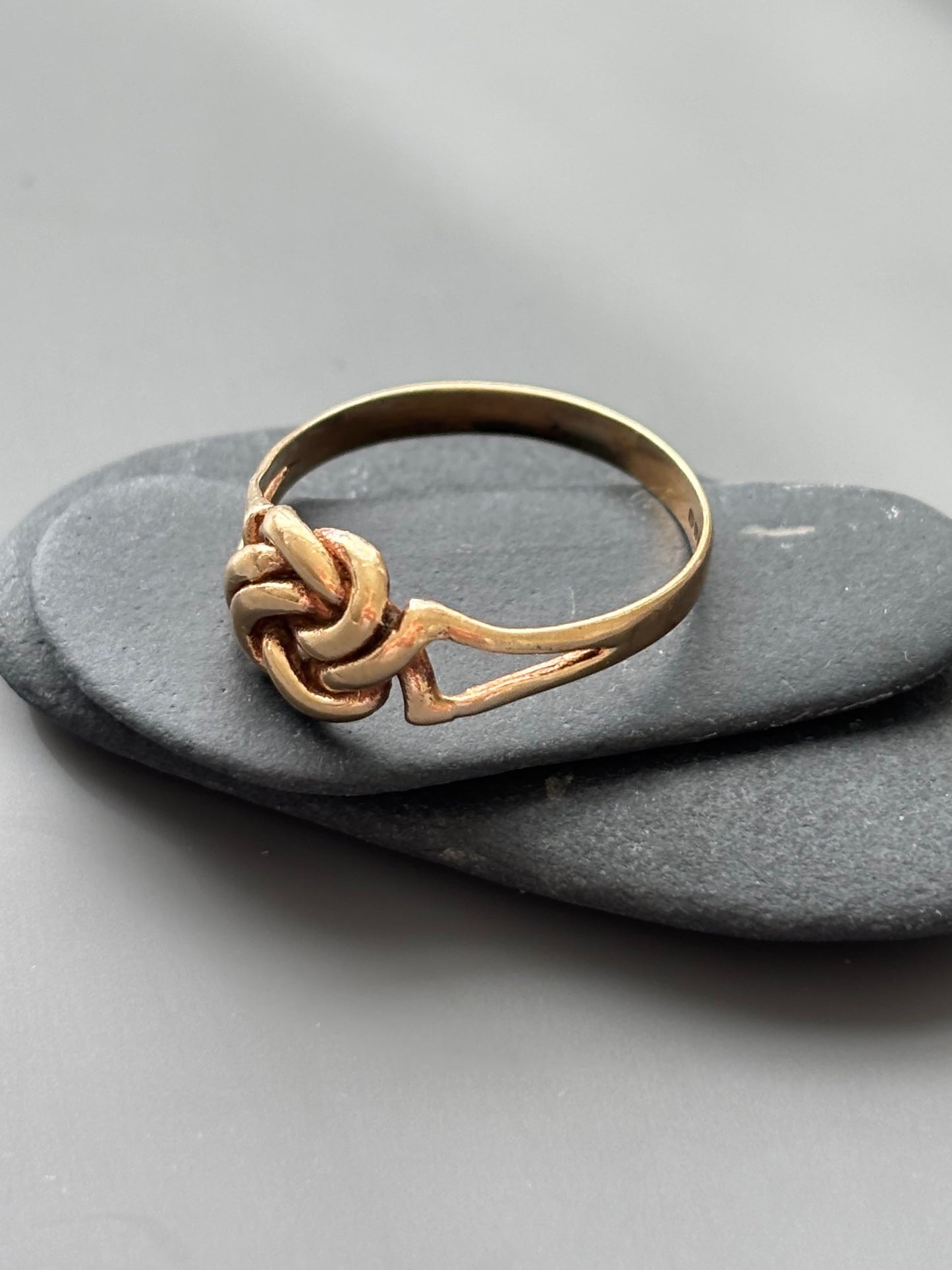 Vintage 9k Gold Celtic Knot / Lover's Knot Ring