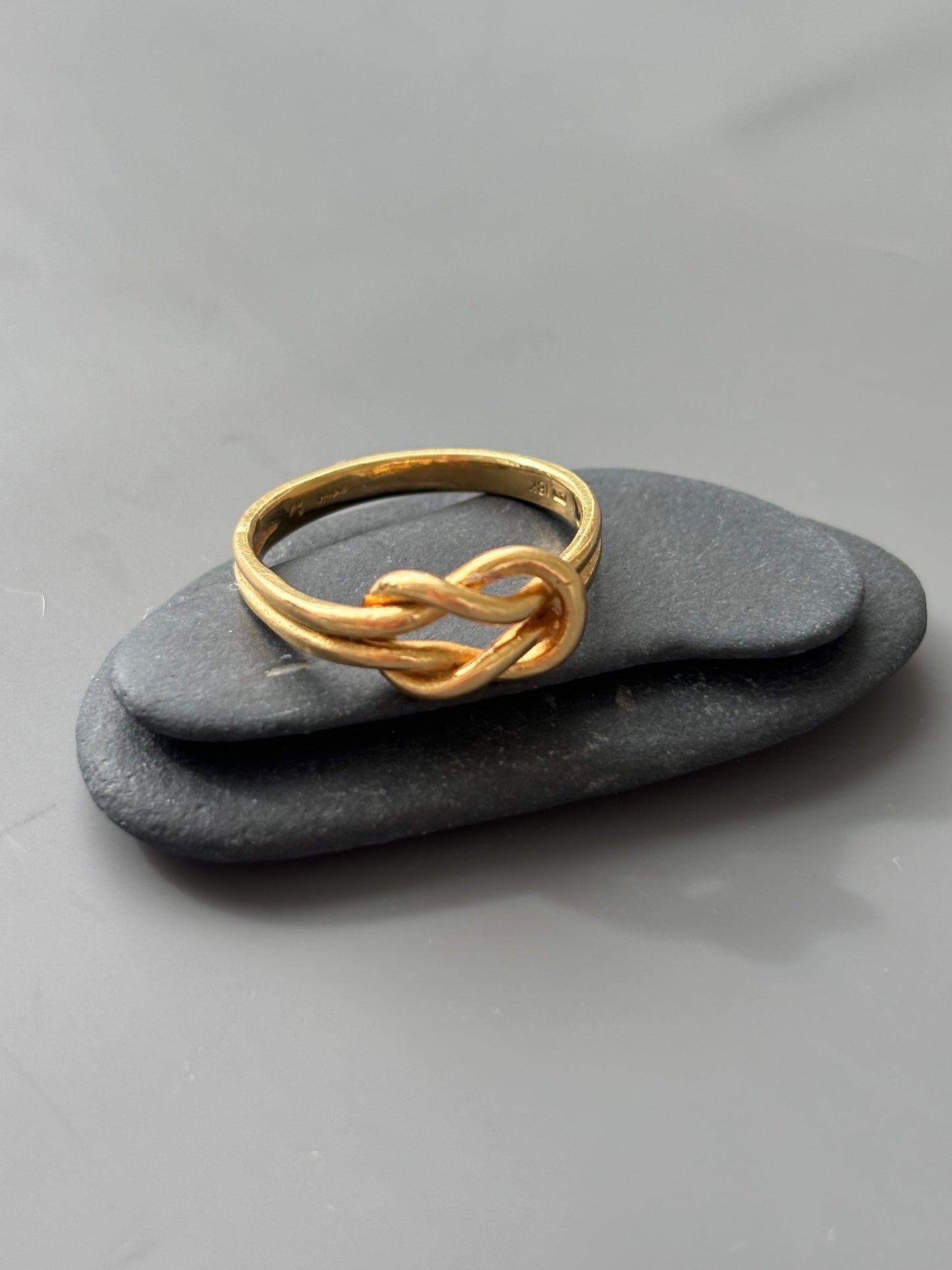 18k Gold Celtic Knot / Lover's Knot Ring