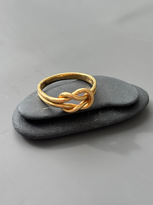 18k Gold Celtic Knot / Lover's Knot Ring