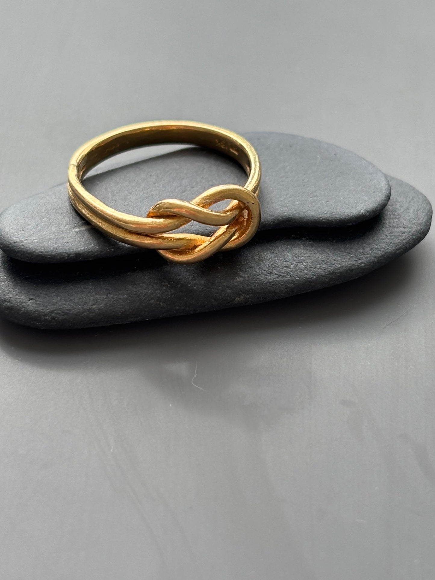 18k Gold Celtic Knot / Lover's Knot Ring