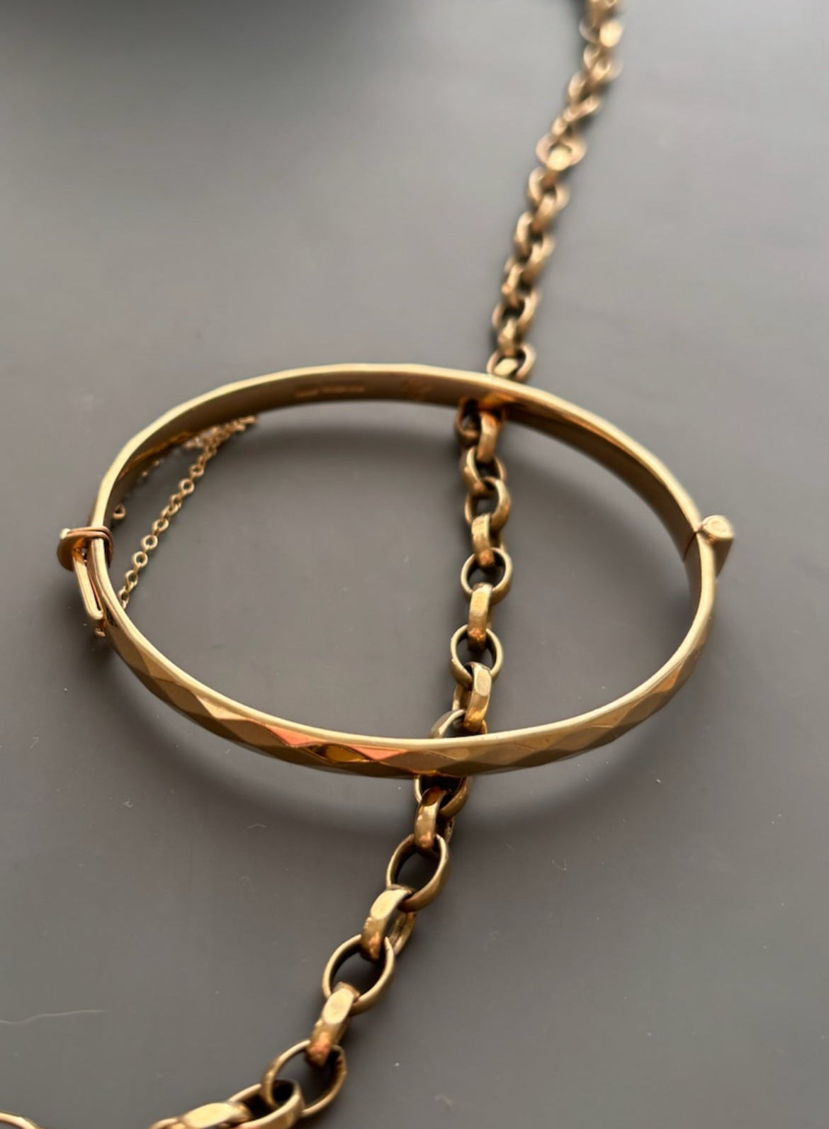 Elegant 9k Gold Solid Faceted Surface Bangle / Bracelet w/ Hinge and Clasp