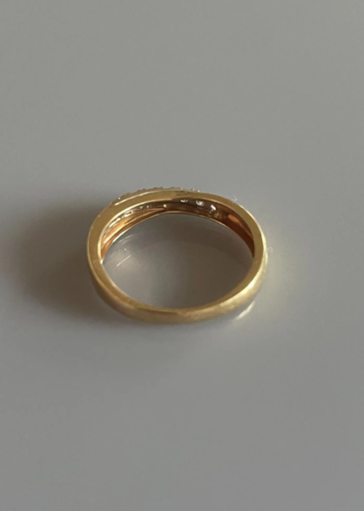 18k Gold and 7 Diamond (.25ct) Band Ring