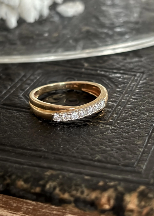 18k Gold and 7 Diamond (.25ct) Band Ring